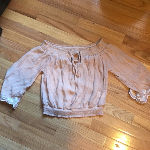 Charlotte Russe Off the Shoulder Top - Picture 2 of 2